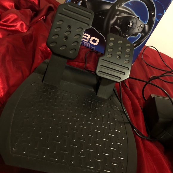 PlayStation racing wheel with pedals - Picture 3 of 3